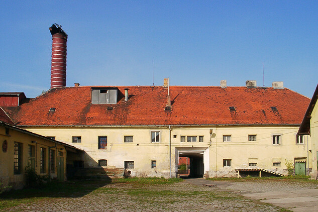 Pohled na západní křídlo pivovaru od východu, 2001