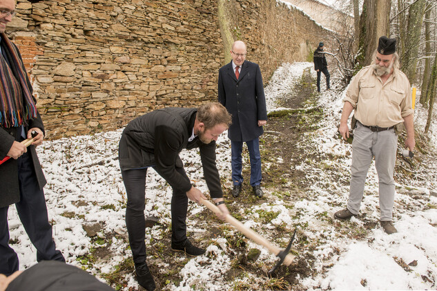 Slavnostní zahájení obnov vrchnostenské okrasné zahrady hradu Pernštejn