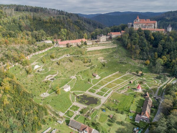 Vrchnostenská zahrada na zámku Pernštejn