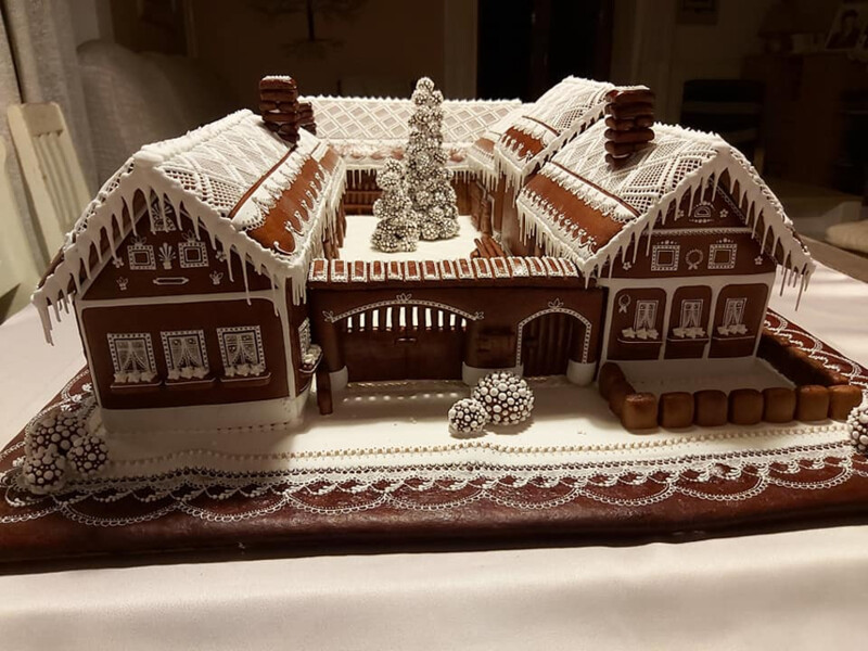 Model holašovického statku čp. 16 vytvořený Z PERNÍKU, autorka Lenka Přibylová "STUDNICKÉ PERNÍČKY"