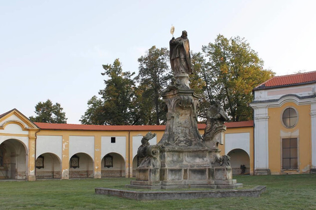 Sousoší sv. Norberta na hlavním nádvoří po obnově, foto: Libor Šturc, nepodléhá CC