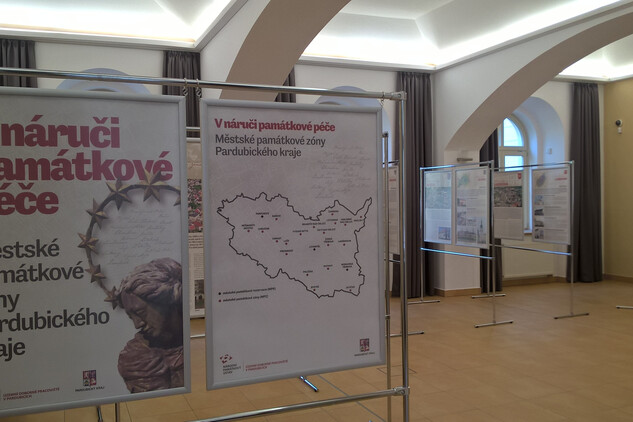 V náruči památkové péče. Městské památkové zóny Pardubického kraje 