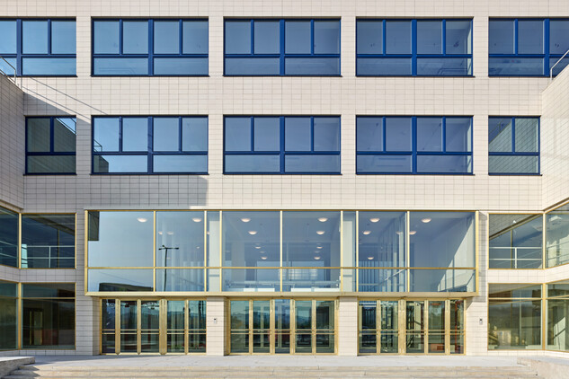 Budova Elektrických podniků hl. m. Prahy v Holešovicích po obnově (© 2020 KIVA PHOTO)