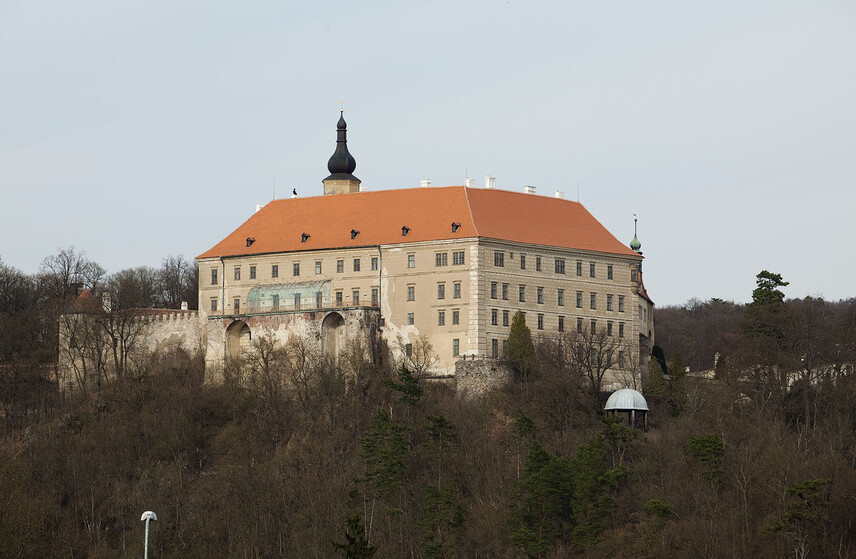 Zámek  Náměšť nad Oslavou, jeden  z památkových objektů, kde se používají tablety pro neslyšící